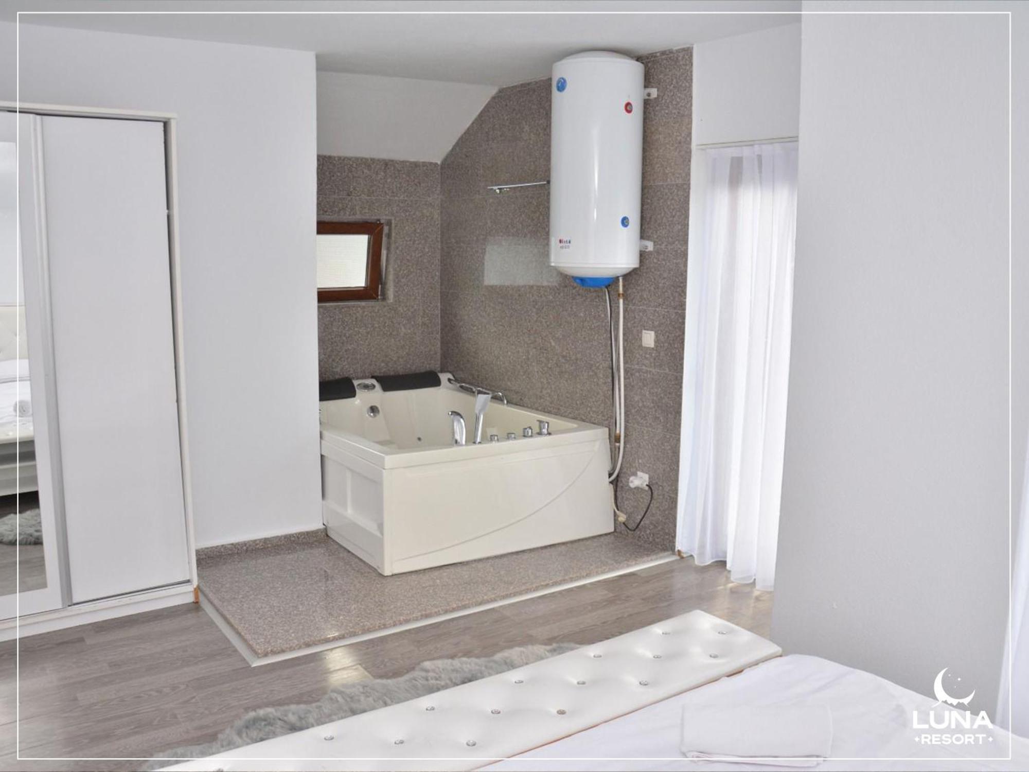 Luna Resort Peje Luaran gambar